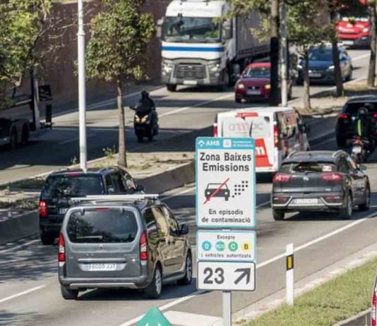 Barcelona actualiza la ZBE para facilitar el uso a las rentas más bajas Transportistas sin etiqueta DGT podrán ir por la ZBE si renuevan el vehículo