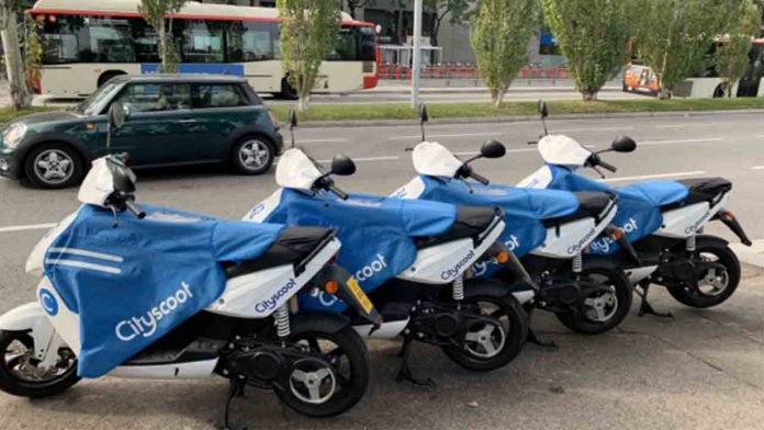 Uber abandona el servicio de motos compartidas en Barcelona