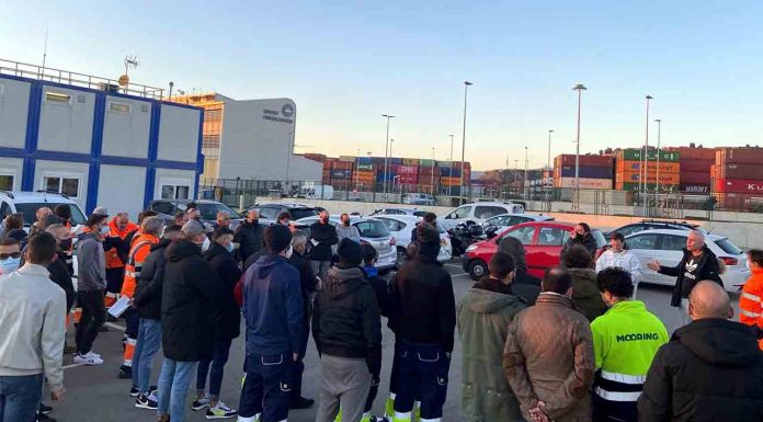 El lunes huelga indefinida de los amarradores del Puerto de Barcelona El lunes huelga indefinida de los amarradores del Puerto de Barcelona