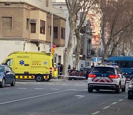 Un hombre está atrincherado en Sant Martí después de disparar a dos personas Un hombre atrincherado en Sant Martí después de disparar a dos personas