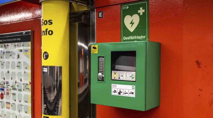 La totalidad de la red del metro de Barcelona ya cuenta con desfibriladores La totalidad de la red del metro de Barcelona ya cuenta con desfibriladores