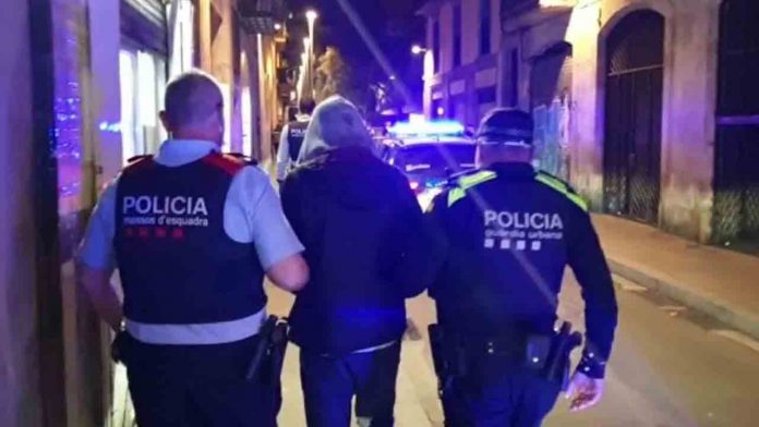 Desmantelado un narcopiso en la calle Sant Ramon de Ciutat Vella