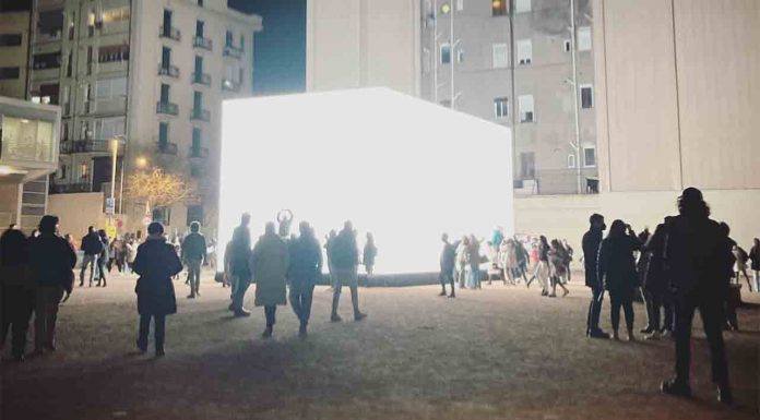 El festival Llum BCN 2022 desconecta la instalación ‘Espectre’ antes de hora El festival Llum BCN desconecta la instalación 'Espectre' antes de hora