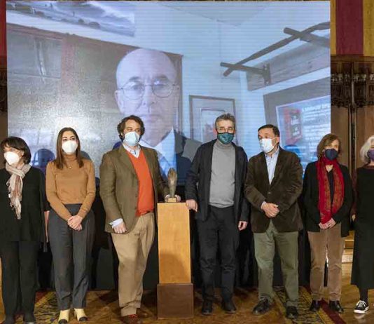 El Ayuntamiento hace entrega del Premio Pepe Carvalho a Don Winslow Entrega del Premio Pepe Carvalho a Don Winslow