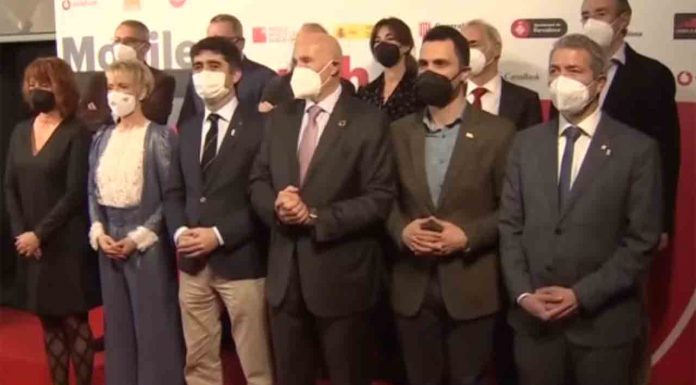 John Hoffman: ‘Mañana el sol volverá a brillar y las puertas volverán a abrirse’ John Hoffman 'Mañana el sol volverá a brillar y las puertas volverán a abrirse'