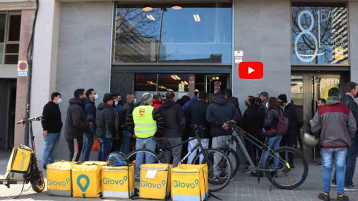 Los Riders se concentran ante la sede de Glovo en Barcelona