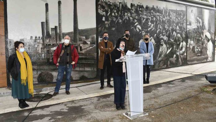 Sants estrena un mural en homenaje al movimiento obrero