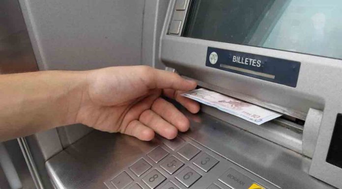 El Gobierno de Ada Colau contra la desatención de la banca a los mayores El Gobierno de Ada Colau contra la desatención de la banca a los mayores