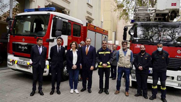 El ayuntamiento de Barcelona cede a Kiev dos camiones de bomberos