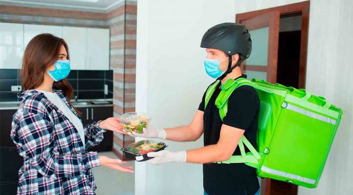 Los restaurantes necesitarán un permiso para repartir comida a domicilio Los restaurantes necesitarán un permiso para repartir comida a domicilio