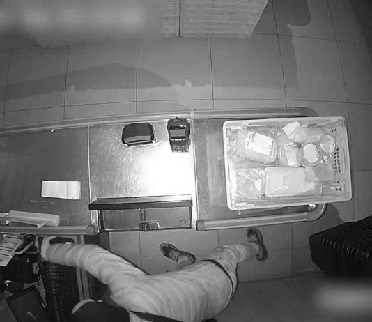 Tres menores detenidos por ocho robos con fuerza en comercios de Nou Barris Tres menores detenidos por ocho robos con fuerza en comercios de Nou Barris