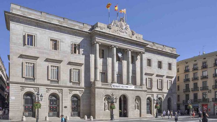 La Audiencia de Barcelona investiga a Ada Colau por hacer cumplir la ley