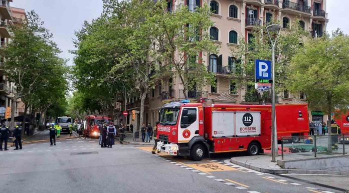 Cuatro heridos por la explosión en un bar de la calle València Cuatro heridos por la explosión en un bar del Eixample