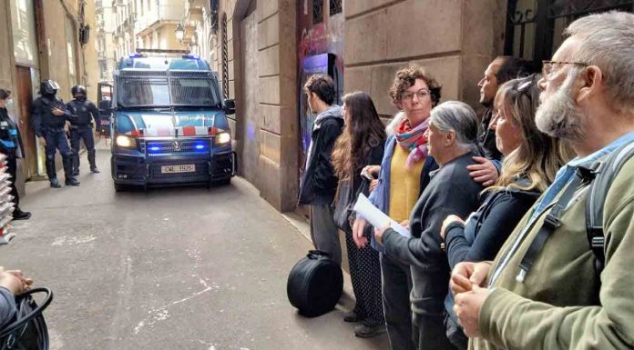 Desahucian en el Gòtic a una mujer de 74 años con discapacidad Desahucian en el Gòtic a una mujer de 74 años con discapacidad
