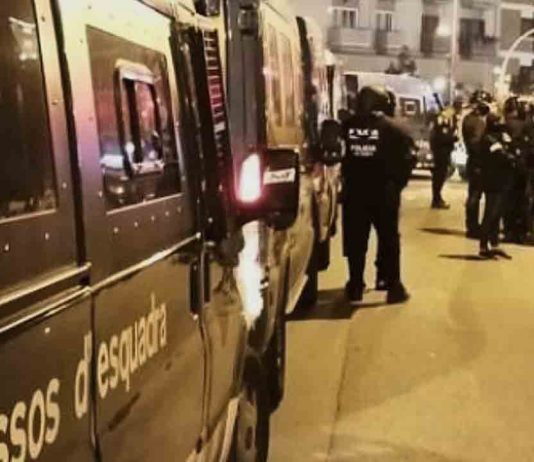 Vídeo: Localizan armas y drogas en una redada en la discoteca Brisas del Caribe del Paralelo discoteca Brisas del Caribe