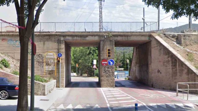 Nou Barris ampliará el paso inferior bajo la línea de Adif en la calle Oristà
