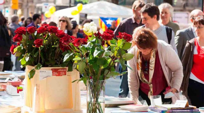 Los floristas prevén vender 6 millones de rosas este Sant Jordi 2022 Los floristas prevén vender 6 millones de rosas este Sant Jordi