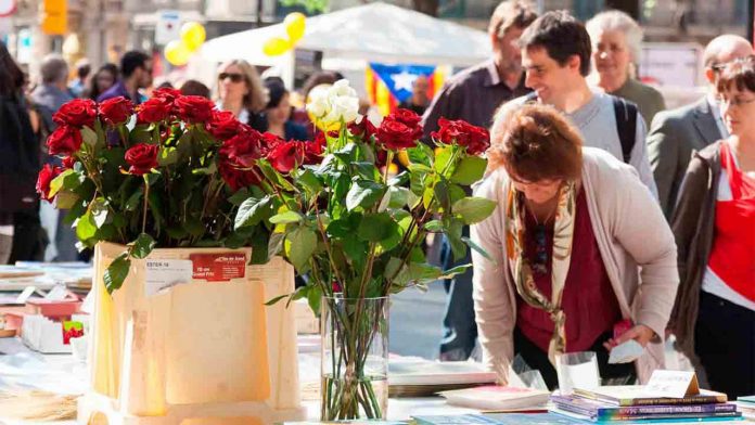 Los floristas prevén vender 6 millones de rosas este Sant Jordi
