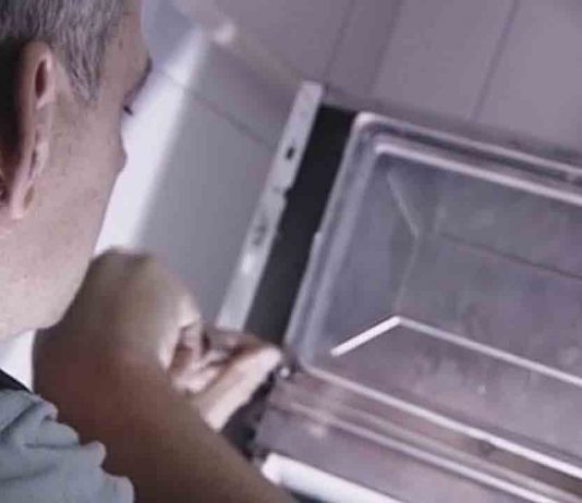 Falsos revisores del gas estafan 14.000 euros a discapacitados en Sant Martí Falsos revisores del gas estafan 14.000 euros a discapacitados en Sant Martí