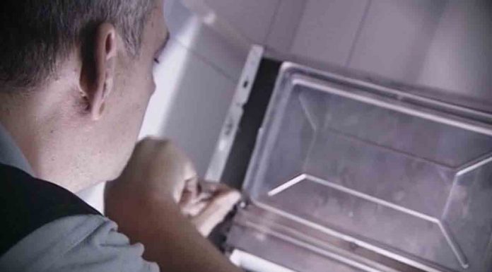 Falsos revisores del gas estafan 14.000 euros a discapacitados en Sant Martí Falsos revisores del gas estafan 14.000 euros a discapacitados en Sant Martí