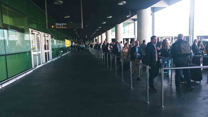 Caos en el Aeropuerto de El Prat - Aena deja tirados a cientos de usuarios