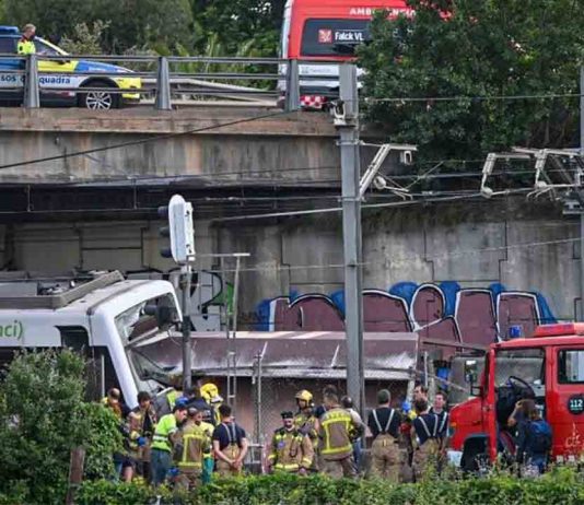 Un muerto y 83 heridos en un choque de trenes en Sant Boi de Llobregat Un muerto y 83 heridos en un choque de trenes en Sant Boi de Llobregat