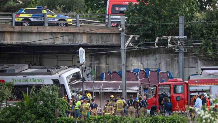 Un muerto y 83 heridos en un choque de trenes en Sant Boi de Llobregat
