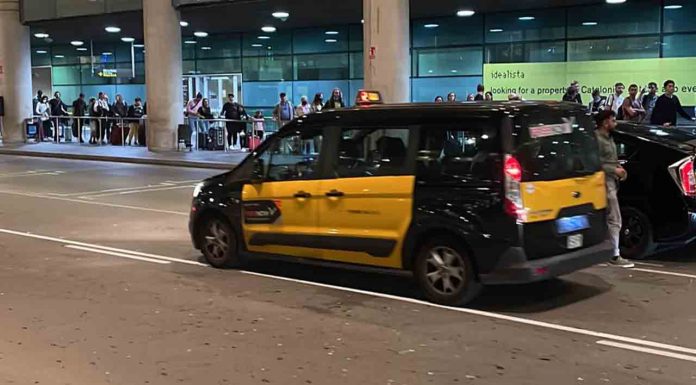 ¿Resolverá Aena el caos para coger un taxi en el Aeropuerto de El Prat? ¿Resolverá Aena el caos para coger un taxi en el Aeropuerto de El Prat?
