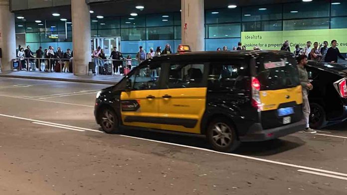 ¿Resolverá Aena el caos para coger un taxi en el Aeropuerto de El Prat?