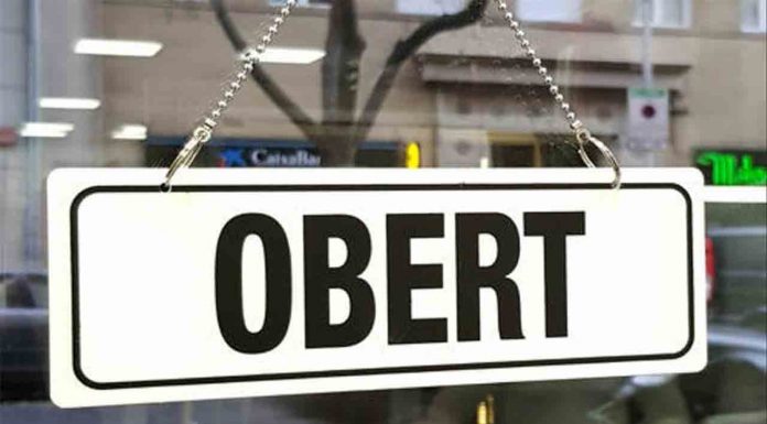 Los comercios podrán abrir los domingos y festivos hasta septiembre Los comercios podrán abrir los domingos y festivos hasta septiembre