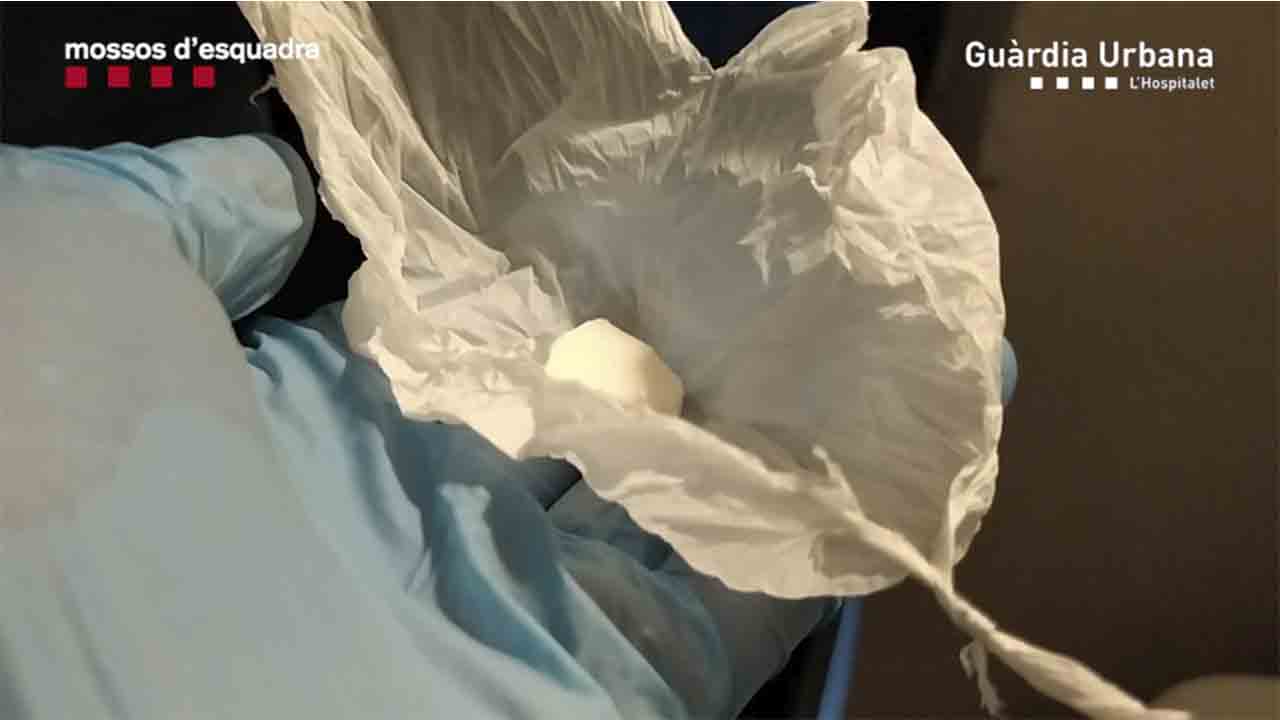 Desmantelan un punto de venta y consumo de cocaína en Hospitalet