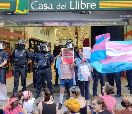 Enfrentamientos en La Casa del Libro por la presentación de un libro tránsfobo Enfrentamientos en La Casa del Libro por la presentación de un libro tránsfobo