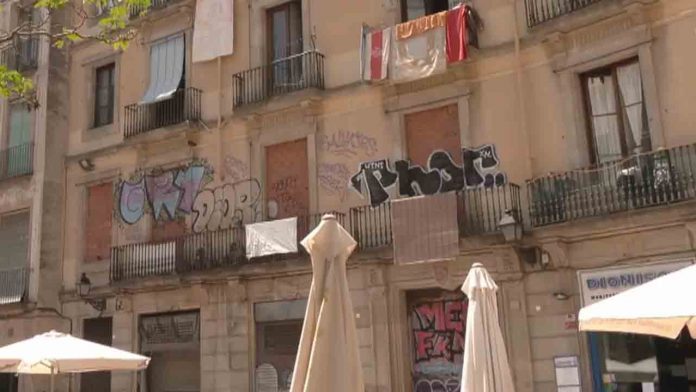 El Ayuntamiento compra una finca en el Gòtic con 11 viviendas para alquiler social