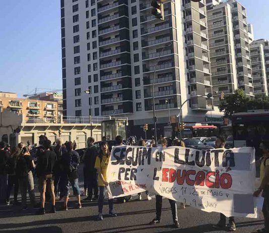 Los sindicatos educativos cortan la Gran Vía y la Rondas con las manifestaciones Los sindicatos educativos cortan la Gran Vía y la Rondas con las manifestaciones