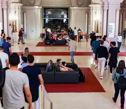 Más de 100.000 personas han participado en La Nit dels Museus este sábado Más de 100.000 personas han participado en La Nit dels Museus este sábado de vuelta a la normalidad