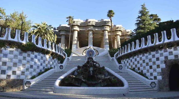 El Park Güell se prepara para el verano con nuevas actividades El Park Güell garantiza el uso vecinal gratuito con el registro Gaudir Més