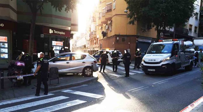 Vídeo | Persecución de película a un coche en Santa Coloma de Gramenet Persecución de película a un coche en Santa Coloma de Gramenet