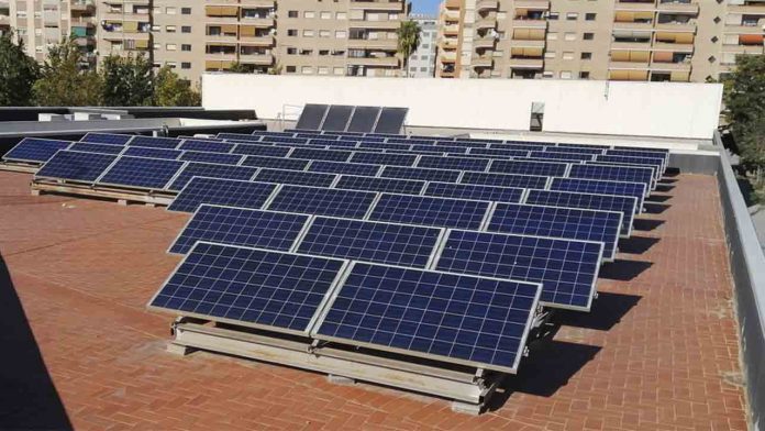 Collboni propone instalar placas fotovoltaicas en las cubiertas de los edificios
