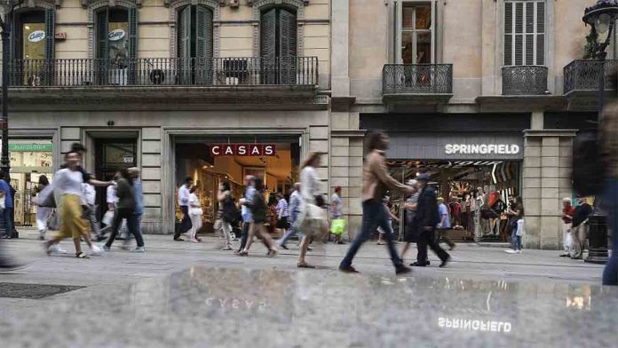 Poca afluencia en el primer domingo de comercios abiertos en Barcelona
