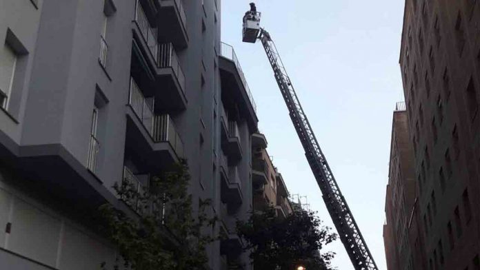 Una mujer en estado muy grave en un incendio en la avenida de Madrid