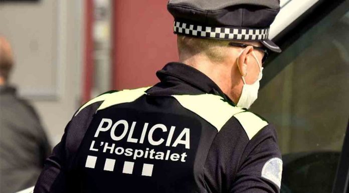 Muere un perro en Hospitalet al precipitarse de un quinto piso por la explosión de un petardo Muere un perro en Hospitalet al precipitarse de un quinto piso por un petardo