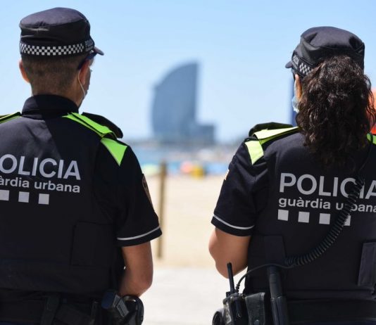 Herido con un machete en la Mar Bella durante la verbena de Sant joan Investigan una agresión sexual en la Mar Bella ocurrida esta noche