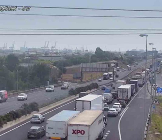 Hospitalet: Retención en la C-31 salida litoral por un accidente de tránsito Hospitalet: Retención en la C-31 salida litoral por un accidente de tránsito