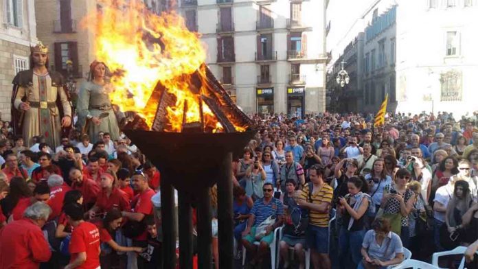 La llegada a Barcelona de la Flama del Canigó