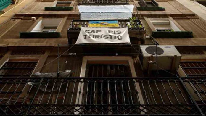 El Ayuntamiento de Barcelona reactiva el plan de choque contra los pisos turísticos ilegales