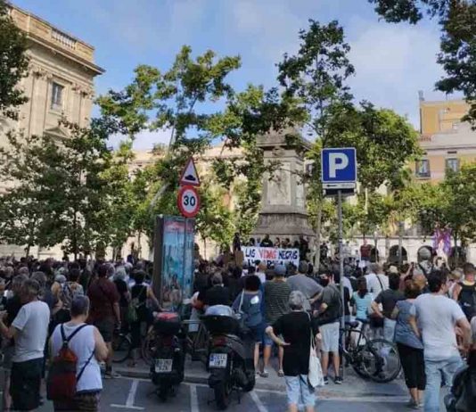 Concentración en Barcelona contra la masacre de Melilla Concentración en Barcelona contra la masacre de Melilla