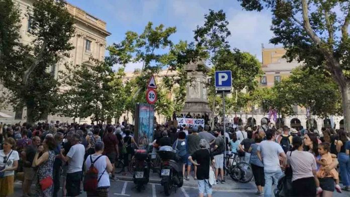 Concentración en Barcelona contra la masacre de Melilla