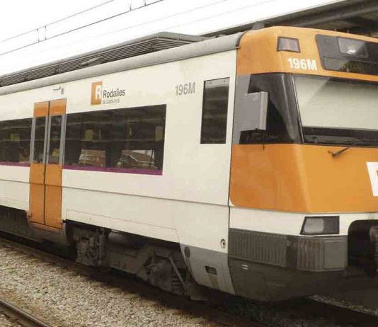 Casi dos horas sin trenes por un robo de cable en la Torrassa La Generalitat incrementará del 30 al 50% la rebaja del transporte público