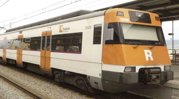 Casi dos horas sin trenes por un robo de cable en la Torrassa La Generalitat incrementará del 30 al 50% la rebaja del transporte público