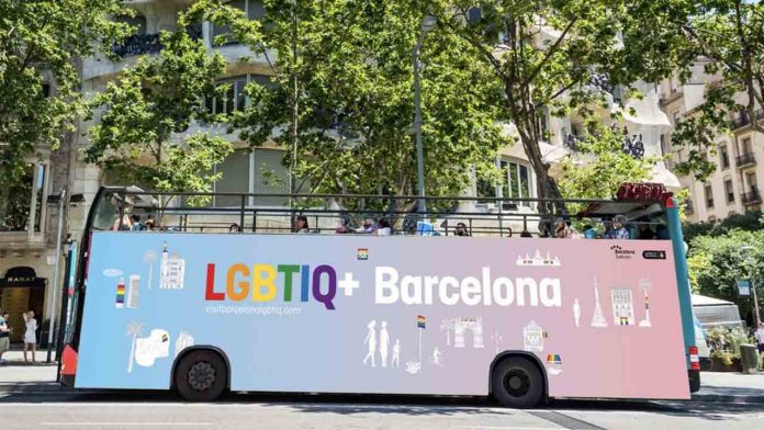 Turisme de Barcelona participa en el desfile del Pride con una carroza